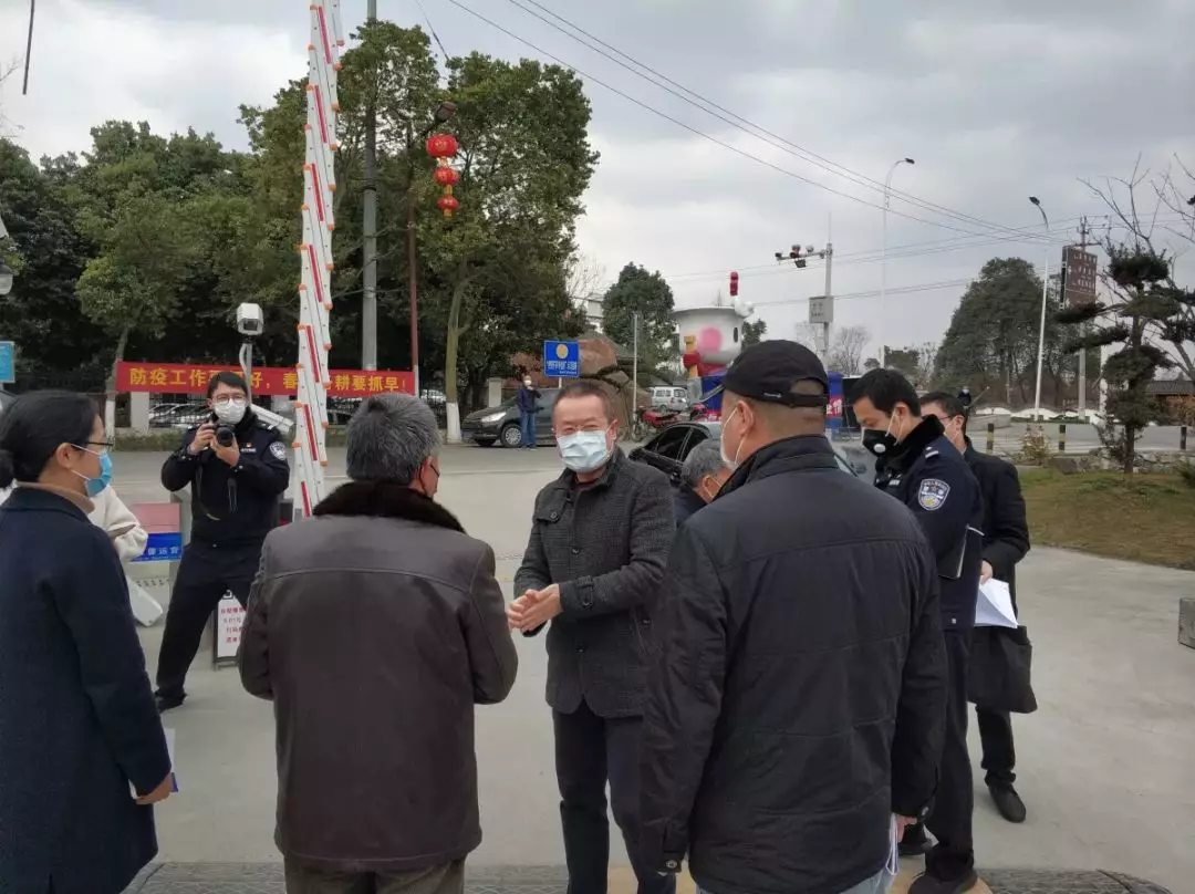 区政法委书记调研成都理想科技(图1)